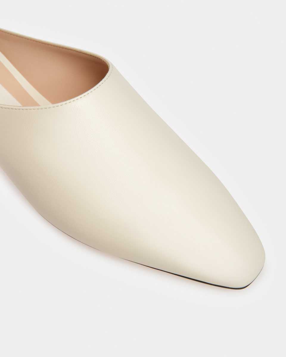 Bally Nara Leather Flat Pumps White | UARJS3410